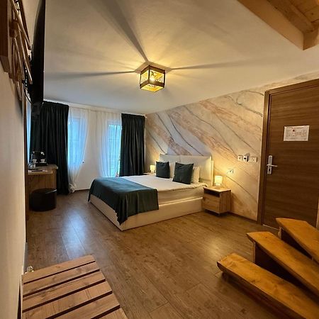 Conacul Radacinilor Hotel Petrosani Ngoại thất bức ảnh