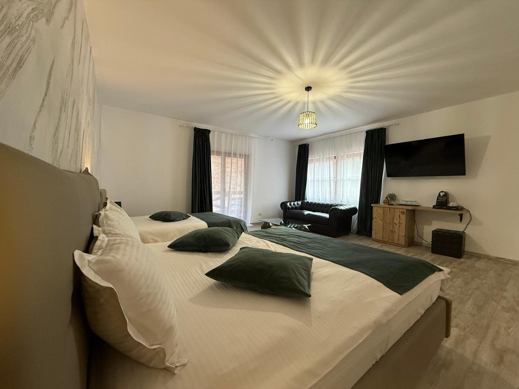 Conacul Radacinilor Hotel Petrosani Ngoại thất bức ảnh