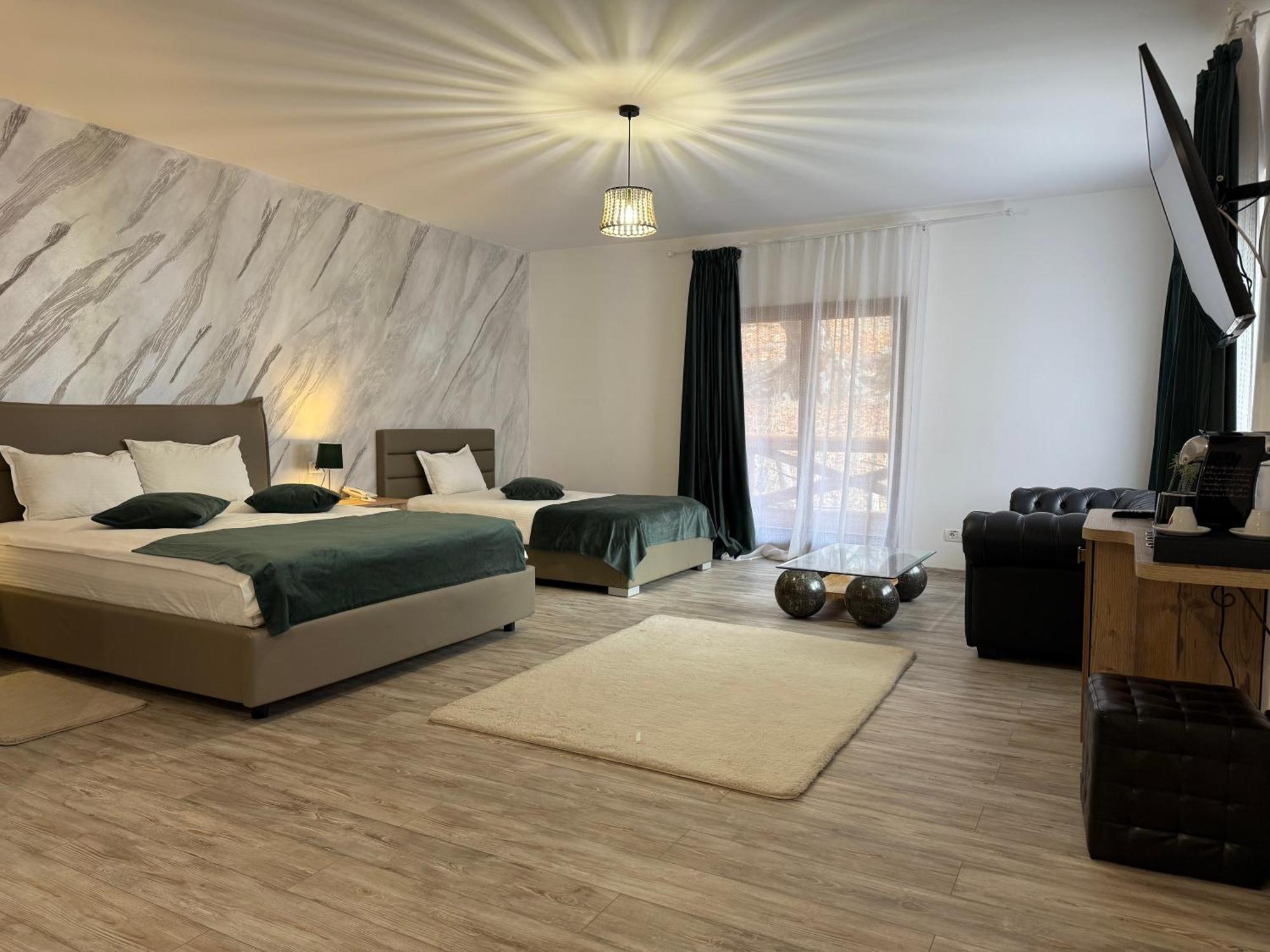 Conacul Radacinilor Hotel Petrosani Ngoại thất bức ảnh