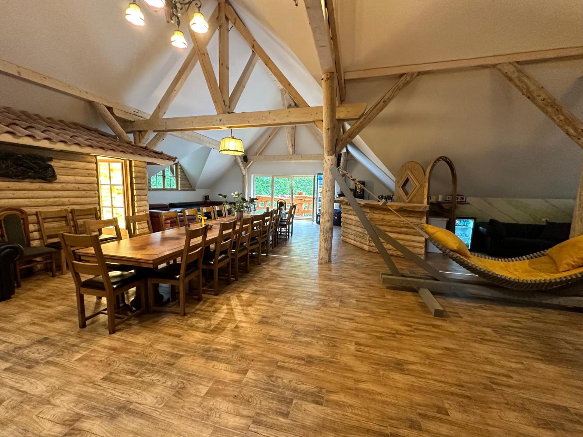 Conacul Radacinilor Hotel Petrosani Ngoại thất bức ảnh