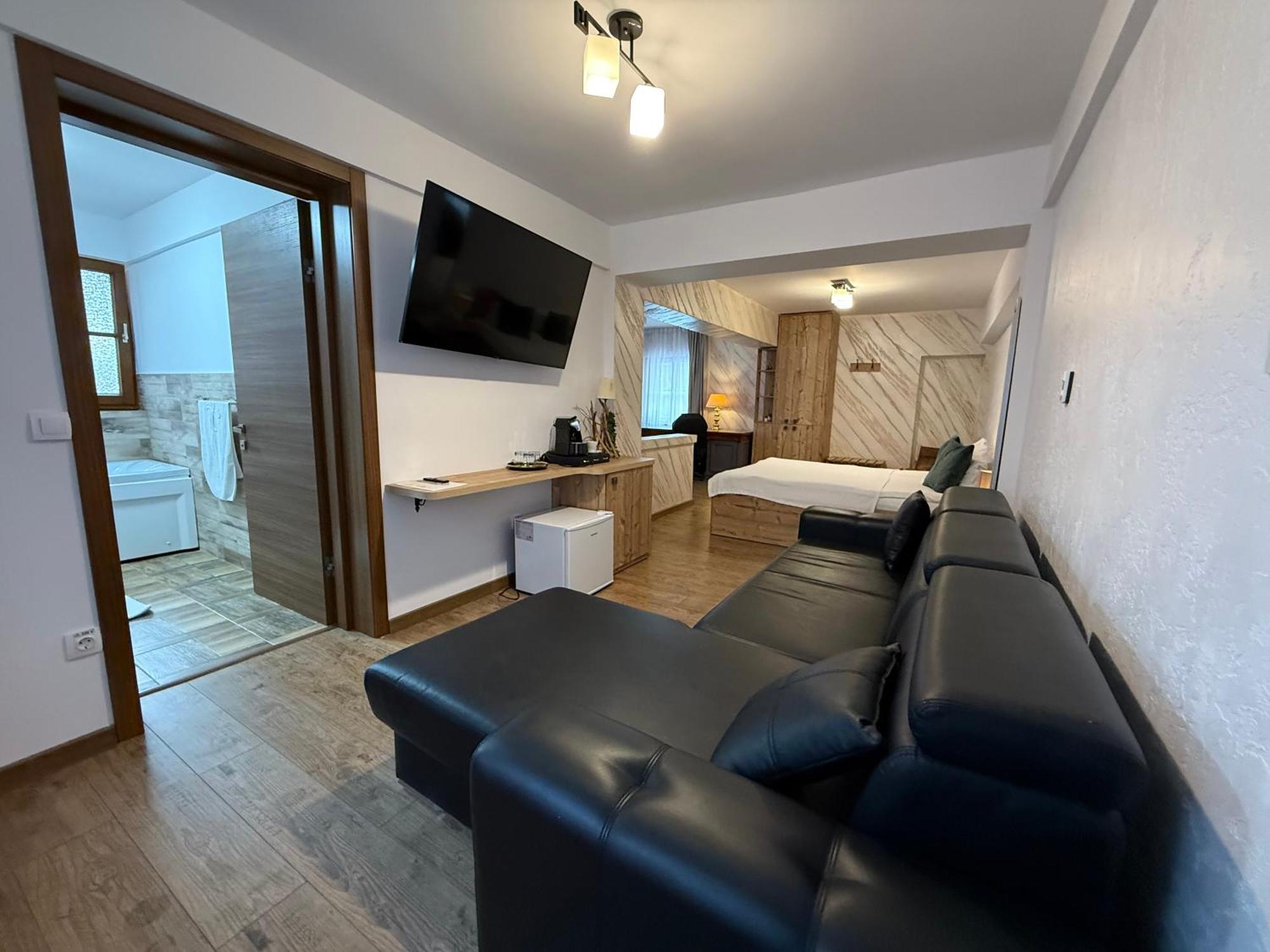 Conacul Radacinilor Hotel Petrosani Ngoại thất bức ảnh