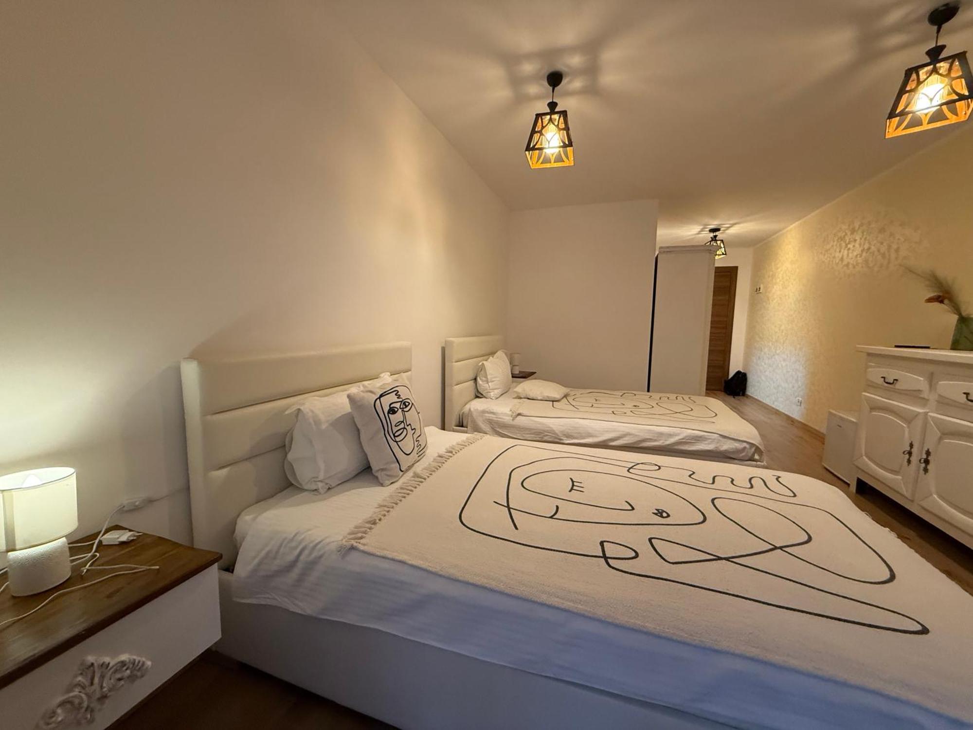 Conacul Radacinilor Hotel Petrosani Ngoại thất bức ảnh
