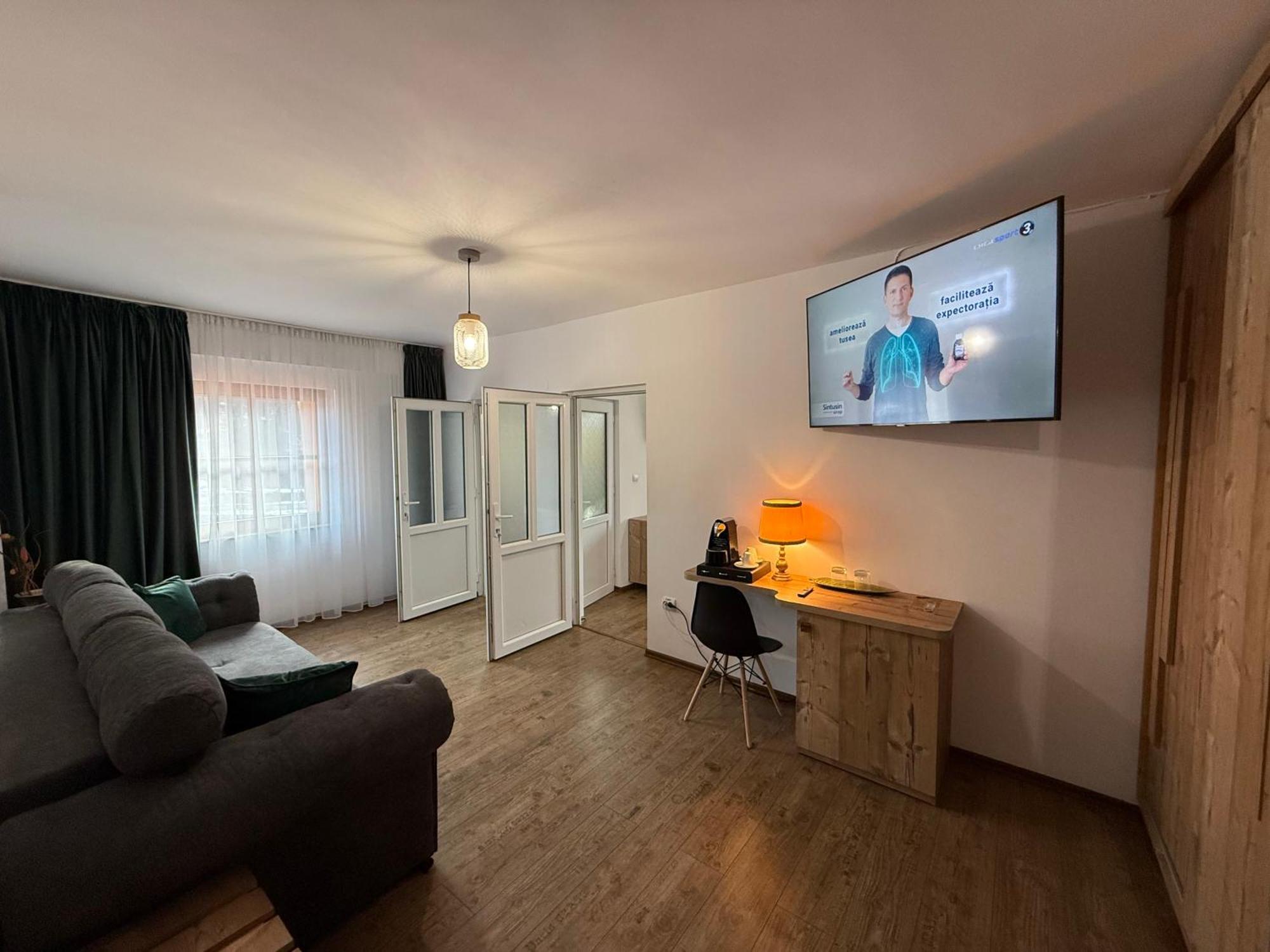 Conacul Radacinilor Hotel Petrosani Ngoại thất bức ảnh