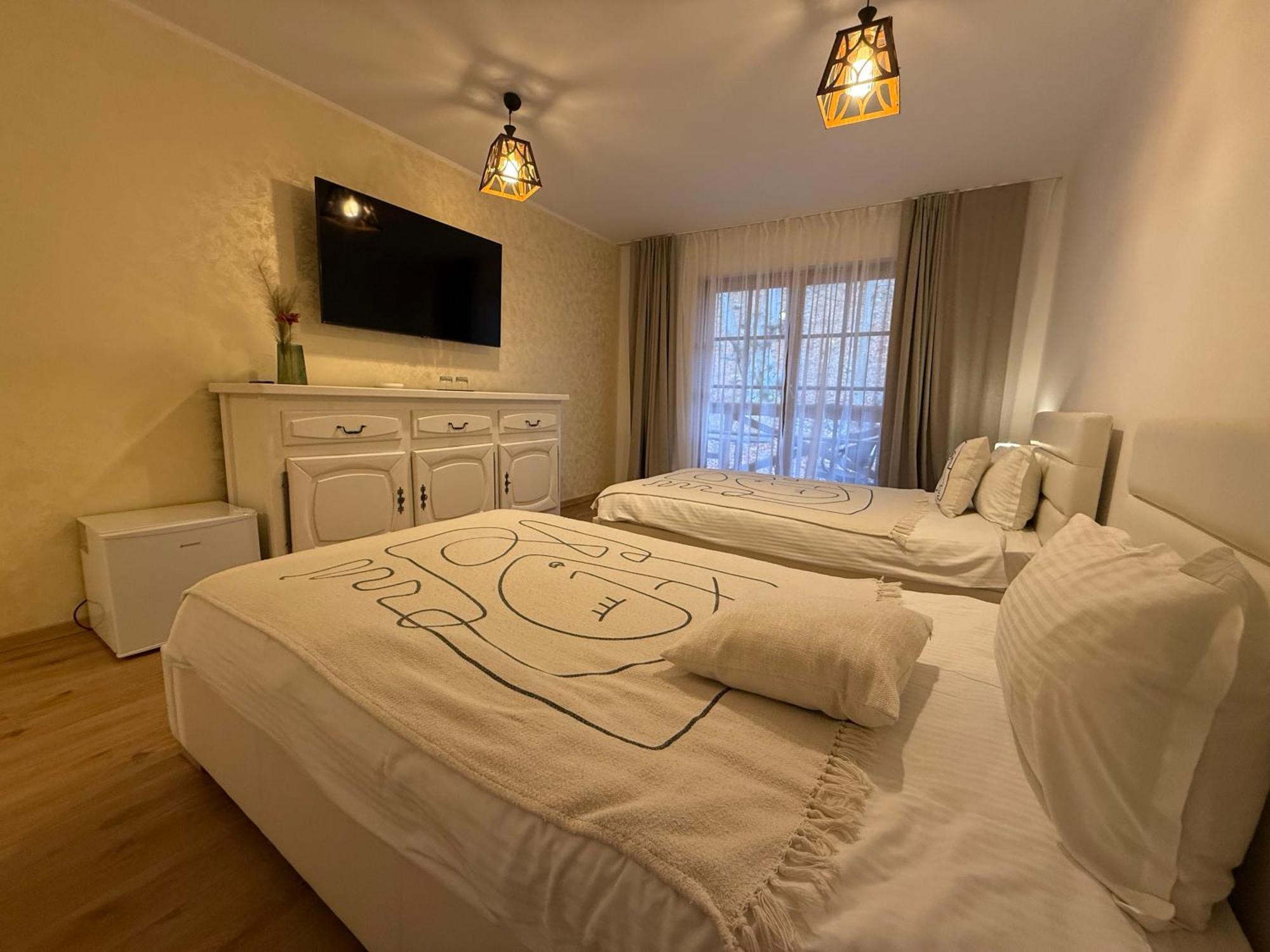 Conacul Radacinilor Hotel Petrosani Ngoại thất bức ảnh