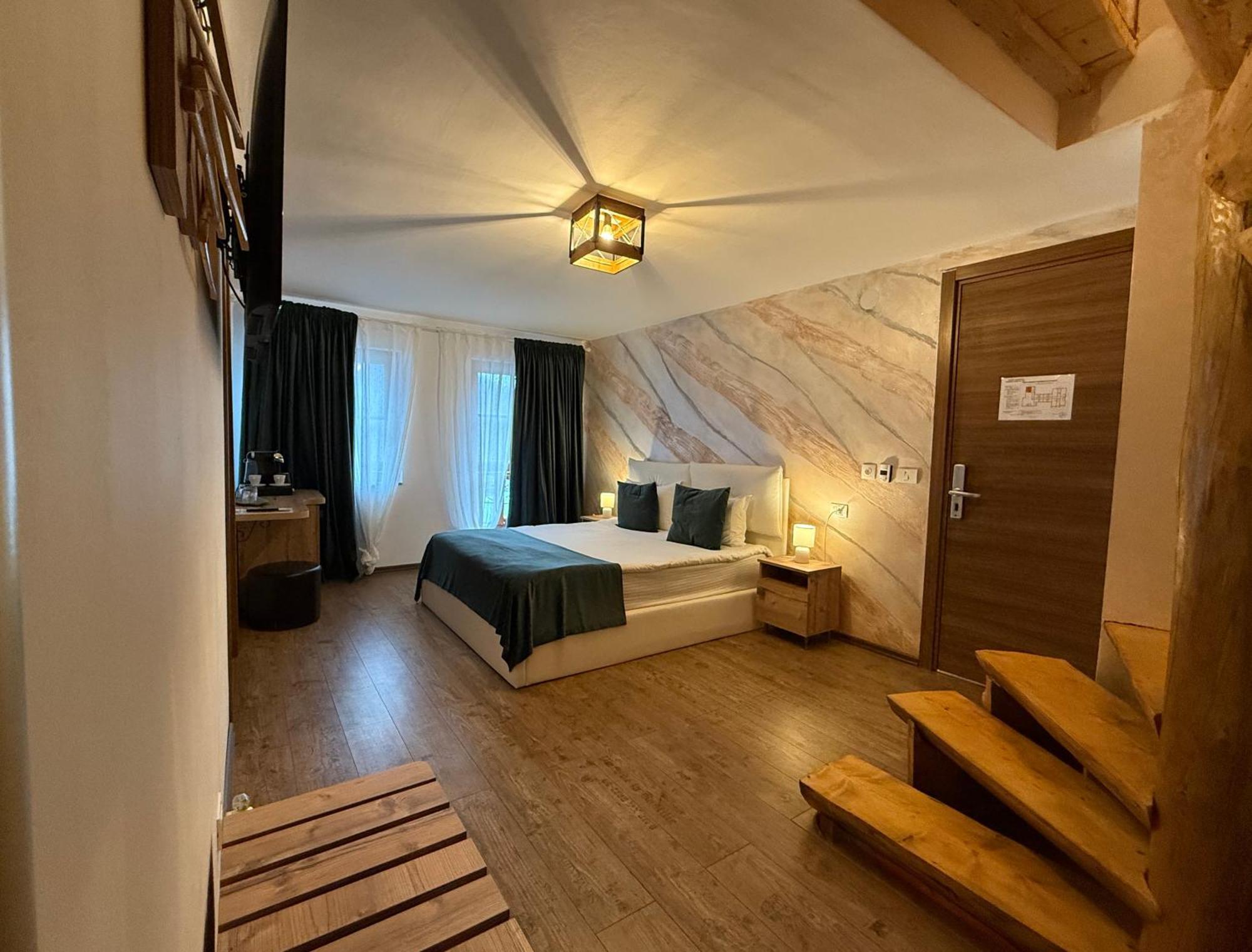 Conacul Radacinilor Hotel Petrosani Ngoại thất bức ảnh