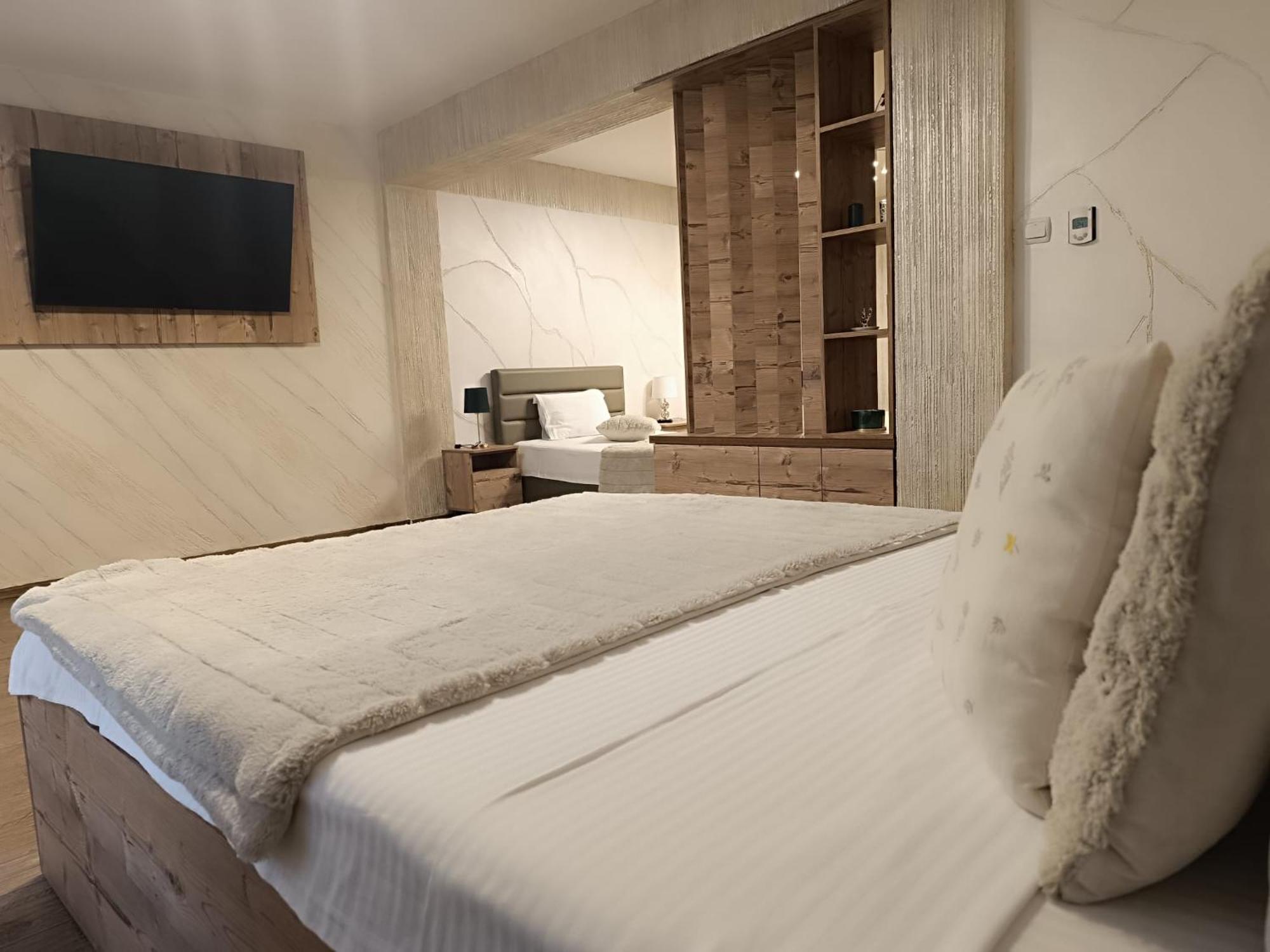 Conacul Radacinilor Hotel Petrosani Ngoại thất bức ảnh