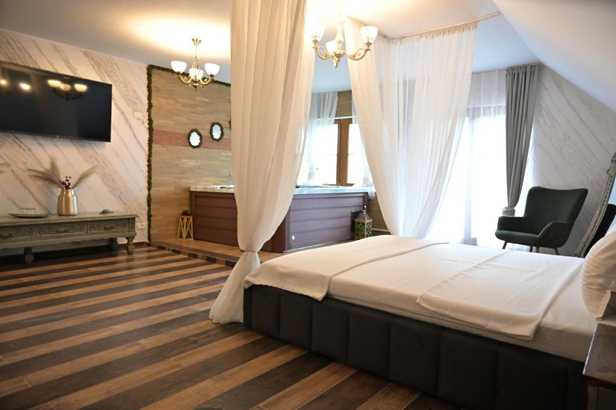 Conacul Radacinilor Hotel Petrosani Ngoại thất bức ảnh