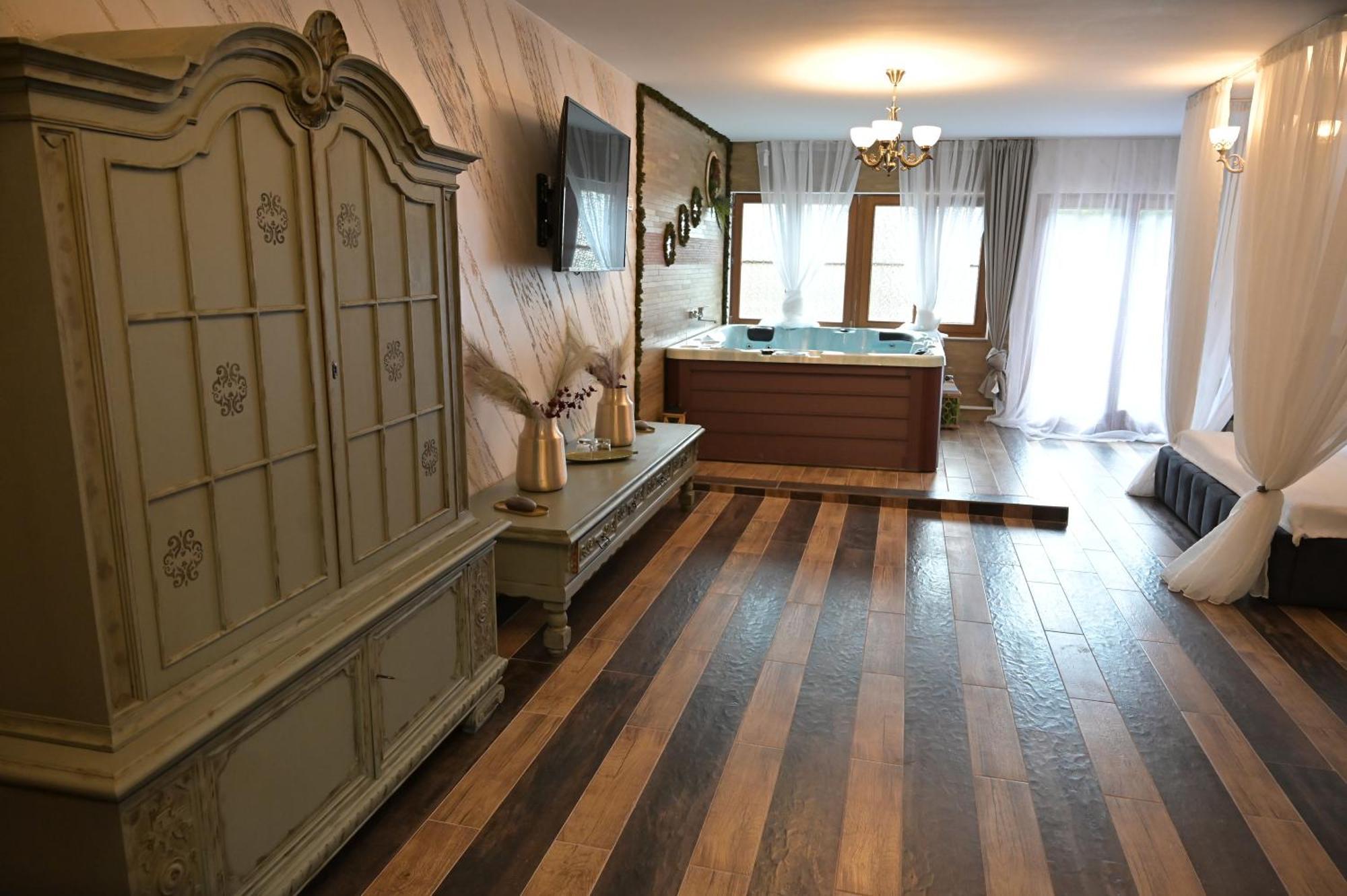 Conacul Radacinilor Hotel Petrosani Ngoại thất bức ảnh
