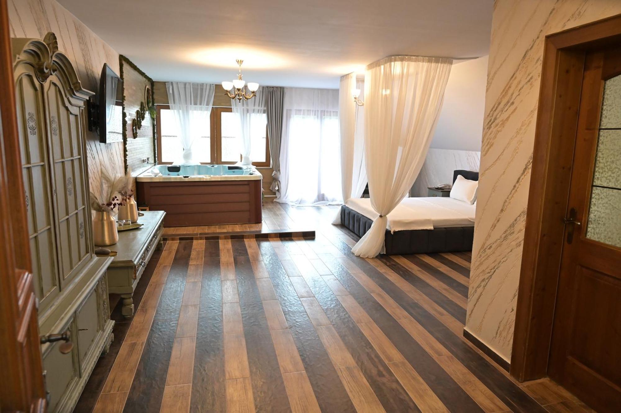 Conacul Radacinilor Hotel Petrosani Ngoại thất bức ảnh